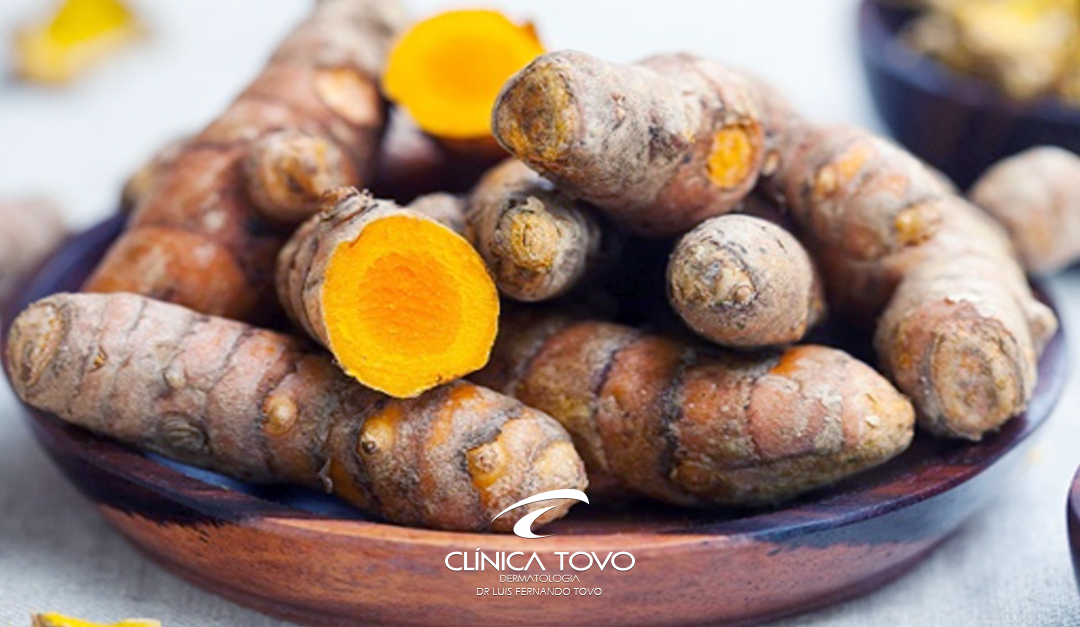 Cúrcuma – Mitos e Verdades Sobre a Febre do Leite Dourado